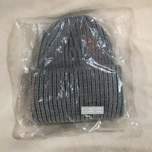 Olive & Pique grey beanie